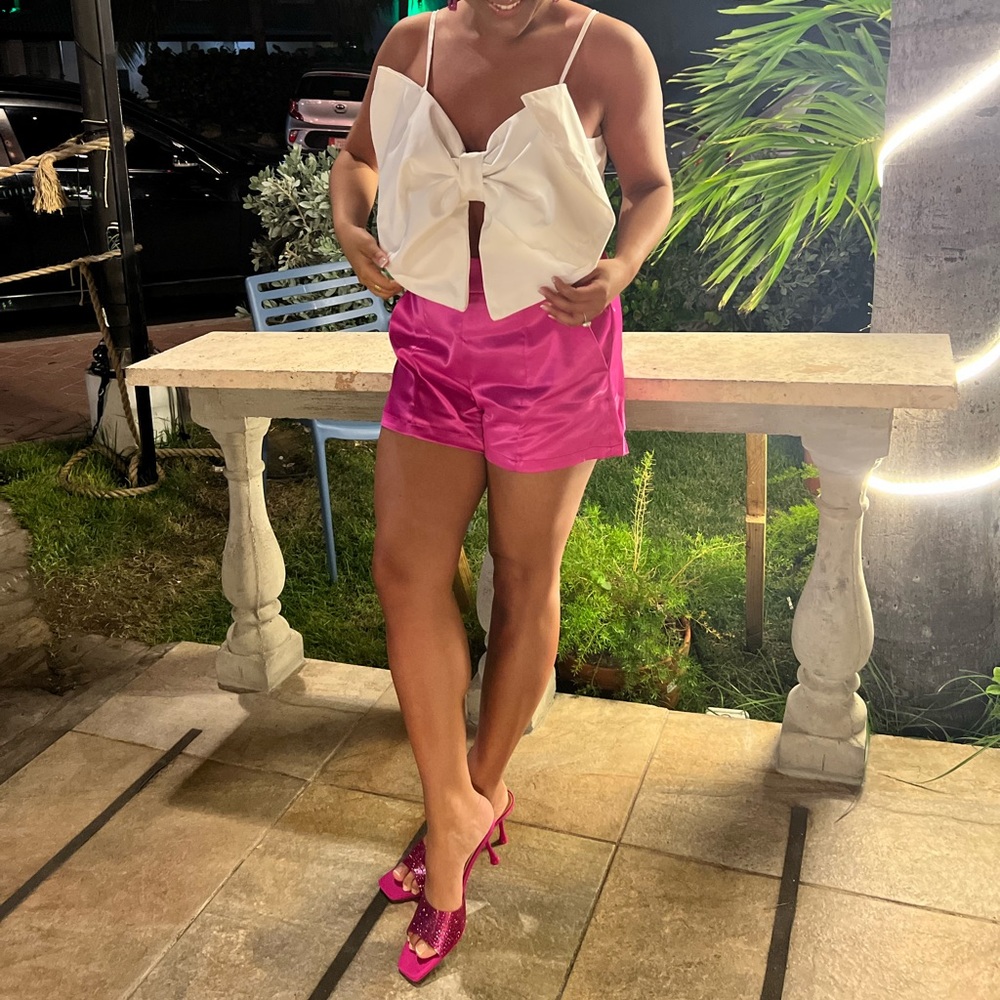 White bow top